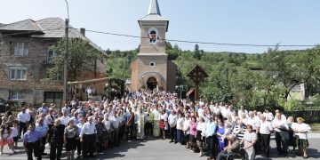Slujba de târnosire a bisericii din Blidari şi binecuvântarea unei troiţe din lemn de stejar – GALERIE FOTO