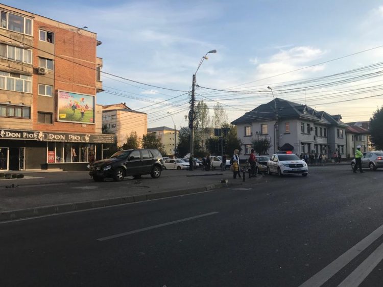 Actualizare – Carambol la intersecţia dintre Bd. Republicii cu Bd. Bucureşti – FOTO, VIDEO