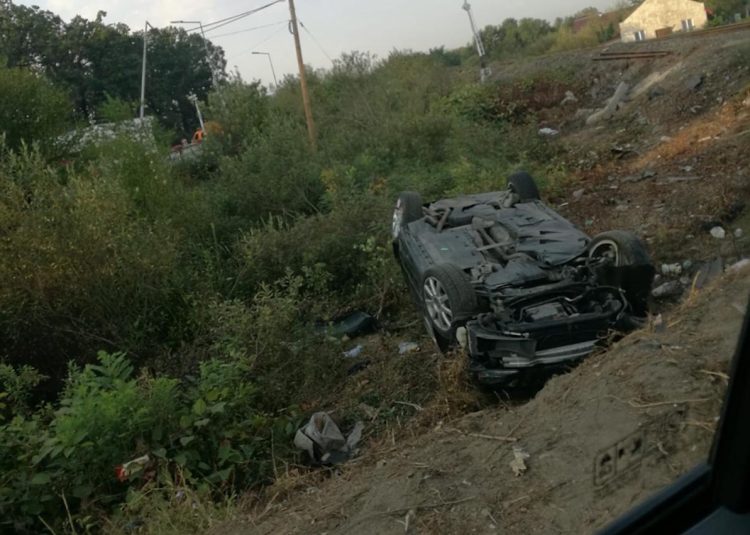 O maşină s-a răsturnat pe plafon la bariera de la Hideaga – FOTO