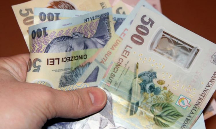 Aproape 80% dintre familiile din România au probleme financiare