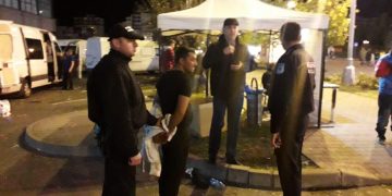 CASTANE 2019, la un pas de TRAGEDIE. Un individ înarmat, reținut din mulțime – FOTO