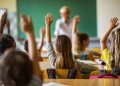 ”Doliu pentru educaţie”. Elevii sunt îndemnaţi să poarte o banderolă neagră pe braţ în prima zi de şcoală