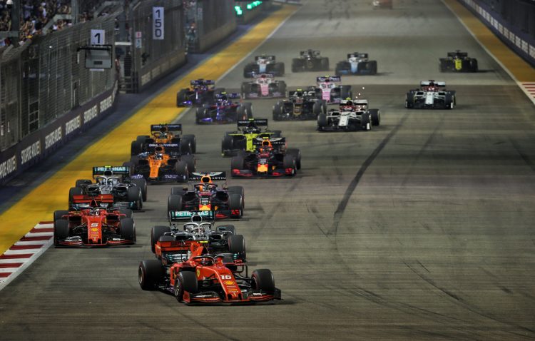 FORMULA 1 – Dublă Ferrari în Singapore, cu Vettel depășindu-l pe Leclerc la boxe