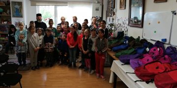Ghiozdane şi rechizite oferite de Sectorul Social-Filantropic și Misionar al Catedralei Episcopale „Sfânta Treime” din Baia Mare