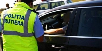 Șofer iresponsabil. 12 pasageri într-o mașină cu 5 locuri – VIDEO