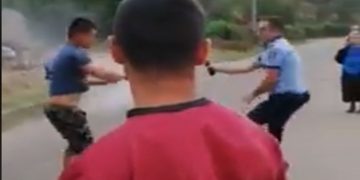Incident șocant în Sălaj. Polițiștii și localnicii s-au luat la bătaie