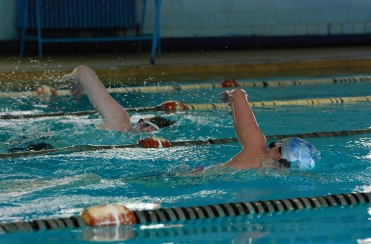 S-a dat start maratonului de 24 de ore de înot