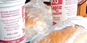 Lapte, corn, mere și biscuiți în școlile din Maramureș, începând cu 9 septembrie