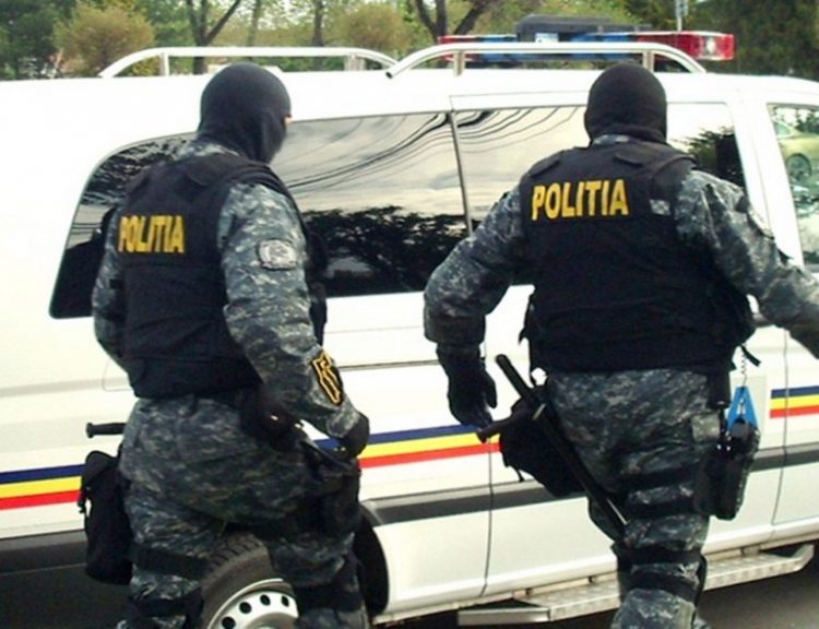 Percheziţii la mai multe blocuri din cartierul Săsar din Baia Mare. În vizorul ofiţerilor de la Crimă Organizată se află consumatorii de droguri