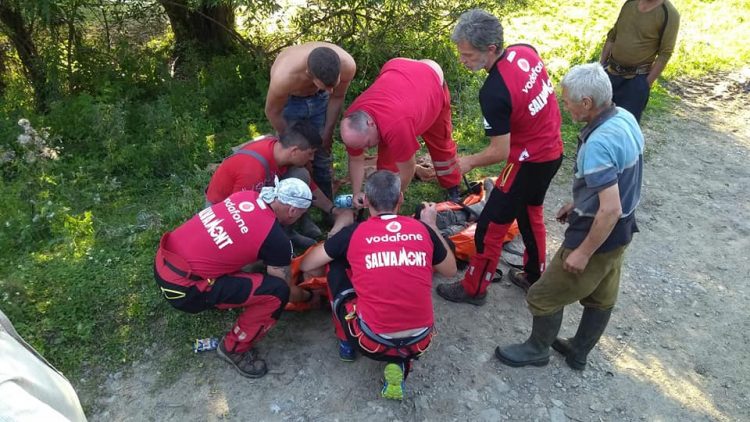 Echipajele Salvamont intervin la Vişeu de Jos pentru salvarea unei bătrâne