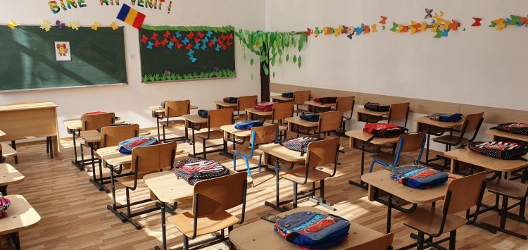 La unii se poate, la alții nu. Orașul din Maramureș unde unitățile de învățământ sunt impecabile în prima zi de școală – FOTO