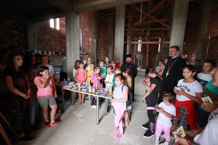 Copiii aflaţi în tabără la Mănăstirea Făget, vizitaţi de Preasfințitul Părinte Timotei Sătmăreanul