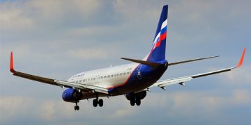 Românul care a făcut scandal într-un avion Londra – Bucureşti ar fi fost drogat