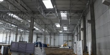 Miniștrii Oprea și Deneș au vizitat investiția de 140 de milioane de euro de la UAC din Tăuții Măgherăuș