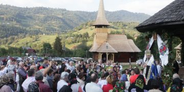 Hramuri la Rozavlea şi Valea Scradei, de sărbătoarea Nașterii Maicii Domnului