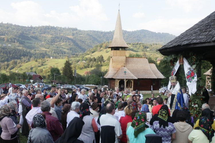 Hramuri la Rozavlea şi Valea Scradei, de sărbătoarea Nașterii Maicii Domnului