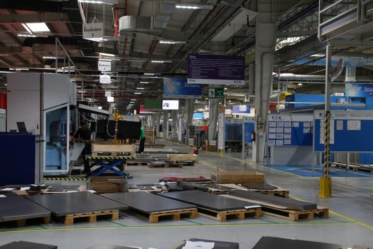 Președintele Consiliului Județean Maramureș, Gabriel Zetea, în vizită de lucru la fabrica Eaton din Bușag