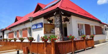 Contabil de la Primăria Oncești trimis în judecată pentru fals, uz de fals și delapidare