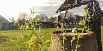 Pensiunea din Maramureș unde oaspeții sunt serviți după regulile celui mai luxos hotel din lume