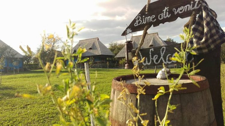 Pensiunea din Maramureș unde oaspeții sunt serviți după regulile celui mai luxos hotel din lume