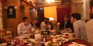 #rezist cu mese întinse pentru electoratul din Barcelona. Atâta tot!