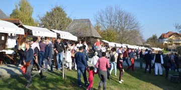 ”Târgul de Sfântul Dumitru” a adus mii de vizitatori la Muzeul Satului