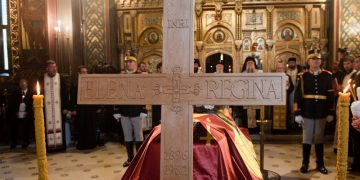 Regina Elena odihnește la Curtea de Argeș