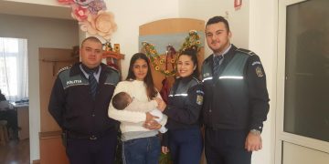 Bebeluș de numai 4 luni, salvat în ultima clipă. Tatăl lui a vrut să se sinucidă și să-l ia cu el