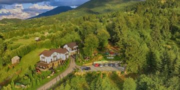 Pensiune din Maramureş, renumită pentru peisaj şi pentru ciubărul încălzit