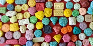 Bărbat din Satu Mare, prins cu 100 de pastile de ecstasy