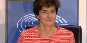 Americanii plătesc 10.000 de euro pentru agenda de telefon a unui europarlamentar