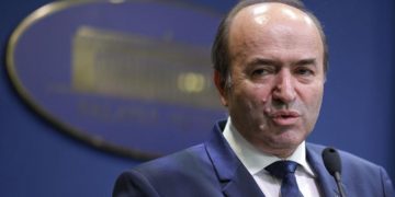 Tudorel Toader îi dă în judecată pe Predoiu și Rareș Bogdan