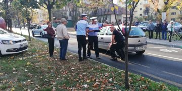 Tineri nevinovaţi spulberaţi pe o trecere de pietoni – video