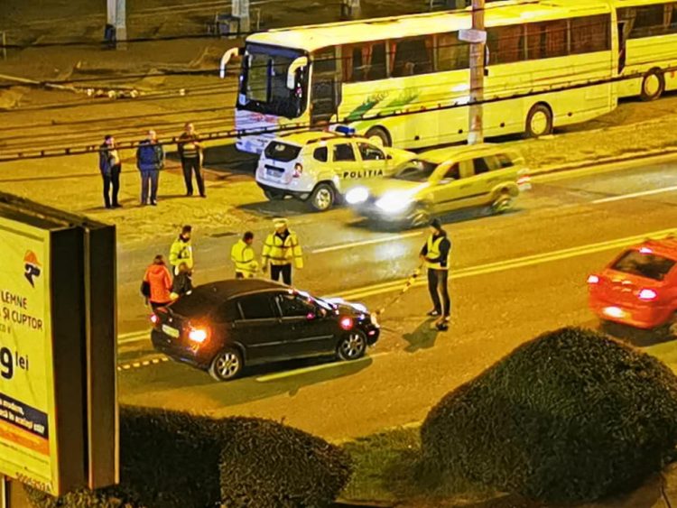 Bărbat pe trotinetă electrică, lovit de o maşină în zona Autogării Baia Mare – foto