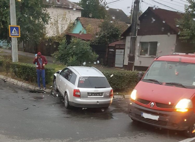 Accident rutier în Baia Mare, la intersecţia străzilor Mihai Eminescu şi Mărăşeşti – FOTO