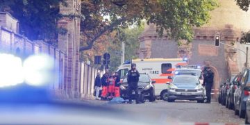 Cel puţin doi morţi după ce un individ a deschis focul lângă o sinagogă din Germania