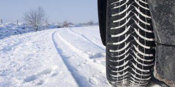 Când se montează cauciucurile de iarnă. Amenzile ajung până la 2.900 de lei