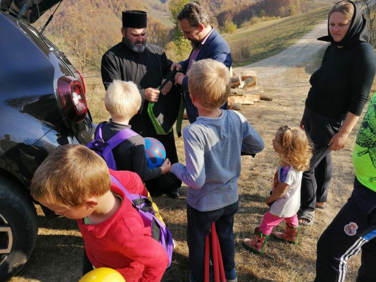 Casă pentru o mamă singură cu opt copii din Bârsana, din partea Bisericii