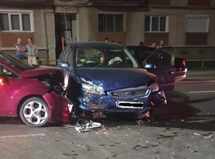 Imagini de la impactul din Baia Sprie. Două mașini au fost făcute praf