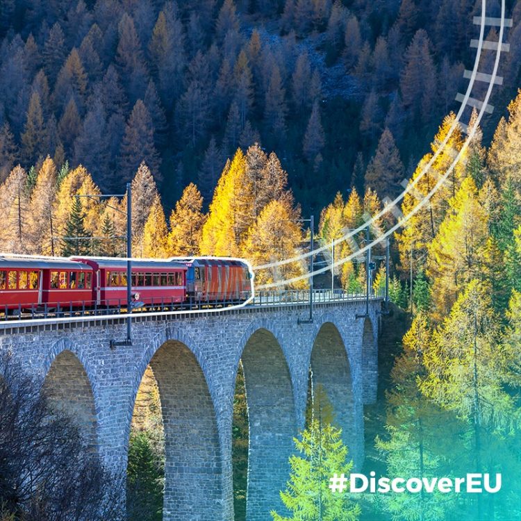 Cum poţi călători gratuit în întreaga Europă? Îţi dăm noi pontul