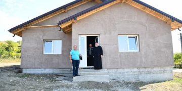 Casă construită de o mănăstire pentru o familie cu zece copii