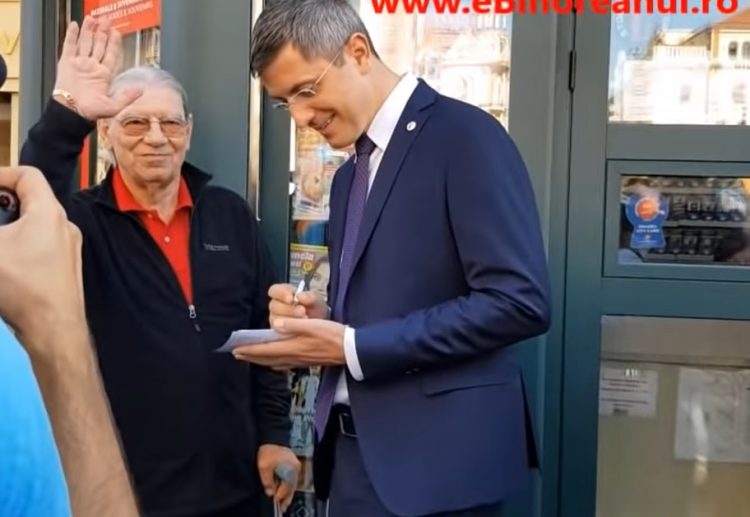 Moment penibil. Dan Barna i-a spus celebrului Emerich Ienei, pe care nu l-a recunoscut, că îi dă un autograf – video