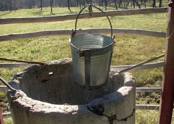 Bărbat mort şi legat cu lanţuri într-o fântână, la Satu Mare