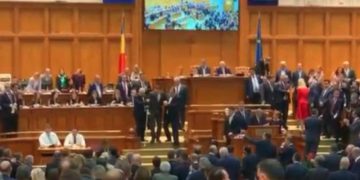 Moţiunea de cenzură a fost adoptată. Ce se întâmplă acum