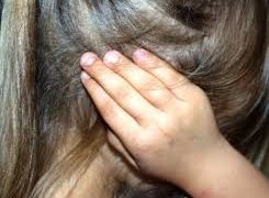 Adolescenta dată dispărută ieri, găsită într-un câmp, cu urme de violență pe corp