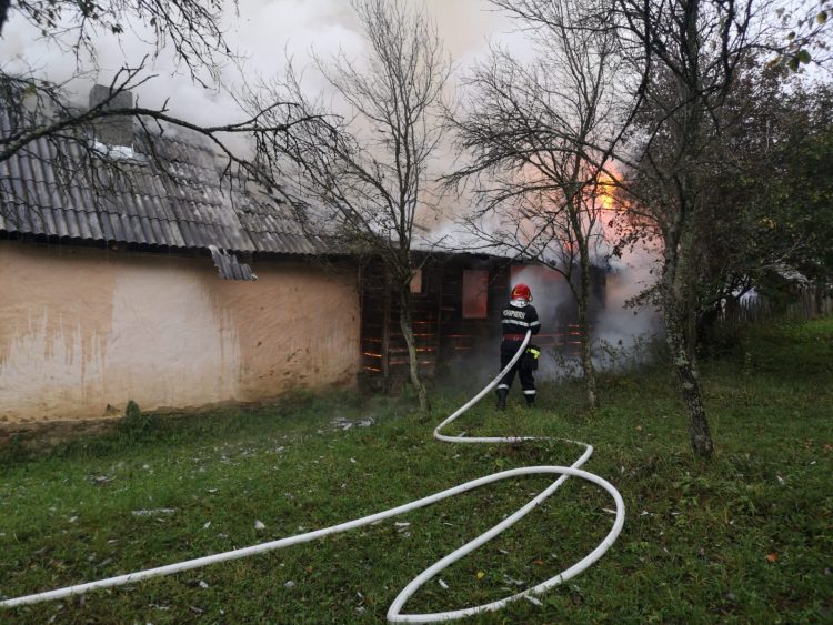 FOTO şi imagini VIDEO de la incendiul din Coştiui