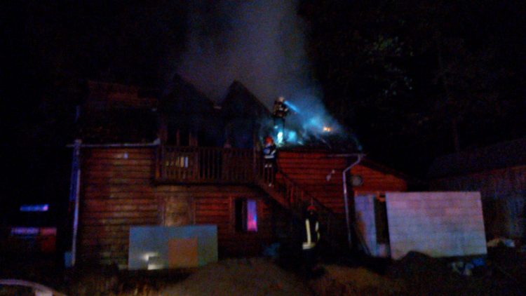 Incendiu la Cabana Stejaru. Traficul pe DN 1C e restricționat – FOTO