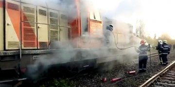 Locomotiva trenului Cluj-Napoca – Viena a luat foc – VIDEO