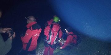 Operațiune contra cronometru: Un turist ceh a căzut într-o prăpastie. A intervenit elicopterul SMURD