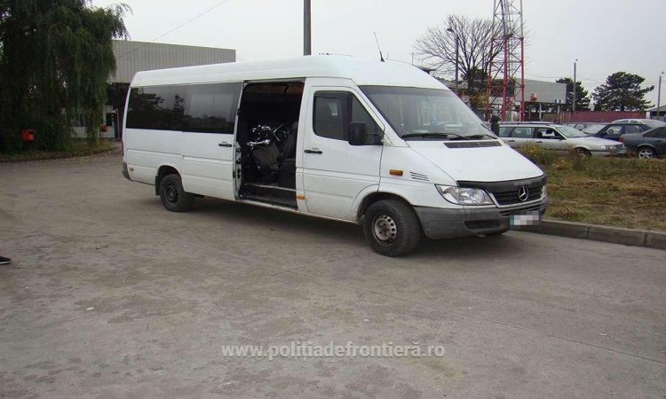 Un microbuz Ford și o motocicletă marca BMW, căutate de autoritățile din Germania şi Belgia, depistate la frontieră